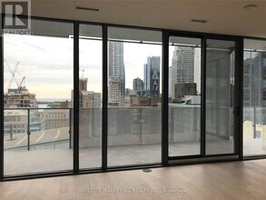 25-2425 Richmond St E in Toronto, ON - Building Photo - Building Photo