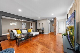 9009 N Plaza in Austin, TX - Building Photo - Building Photo