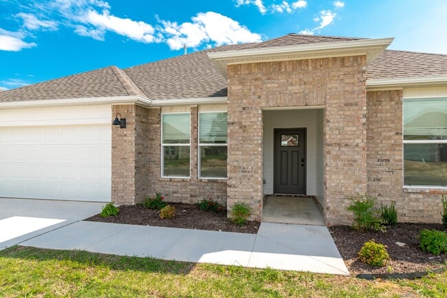 587 W Gosling Isle in Farmington, AR - Building Photo - Building Photo