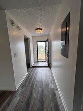 4803 Triton Ct W in Cape Coral, FL - Foto de edificio - Building Photo