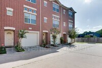 5941 S Loop E photo'