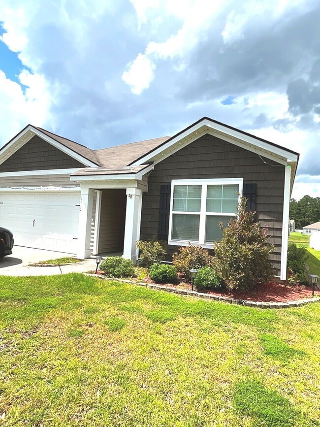232 Bellflower Cir in Guyton, GA - Building Photo - Building Photo