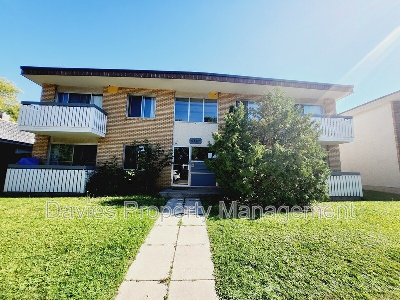 6807-6106 106 St in Edmonton, AB - Building Photo