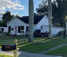 328 Bellair Rd in Ft. Myers, FL - Foto de edificio - Building Photo