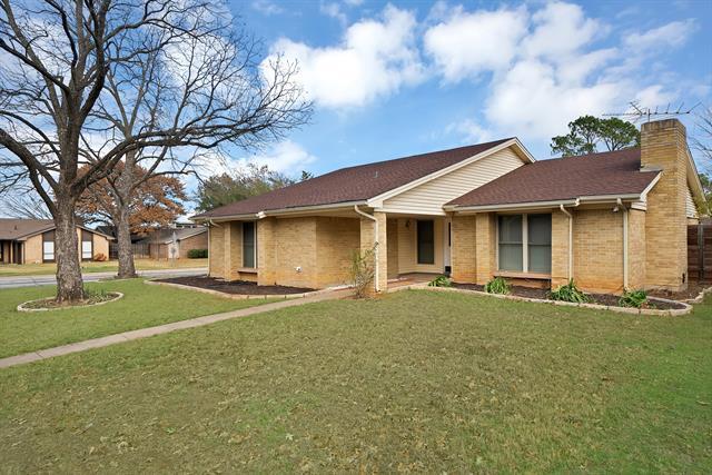 1611 Celeste Ct in Arlington, TX - Building Photo - Building Photo
