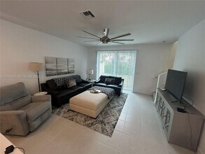 345 SE Crossoak Ln in Port St. Lucie, FL - Building Photo - Building Photo