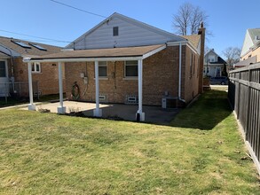 5421 N Neenah Ave in Chicago, IL - Building Photo - Building Photo