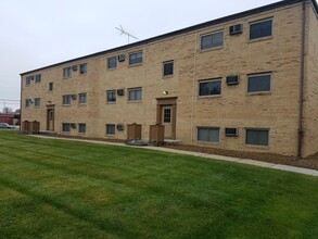 Rey Apartments in Lorain, OH - Building Photo - Primary Photo