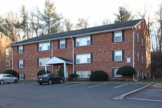 Dogwood Manor in Vinton, VA - Building Photo - Building Photo