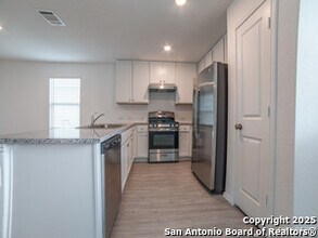 2810 Millikan Dr in Converse, TX - Building Photo - Building Photo