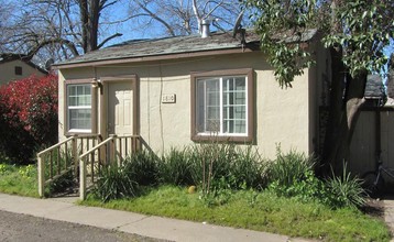 1808-1822 South Ave in Sacramento, CA - Foto de edificio - Building Photo