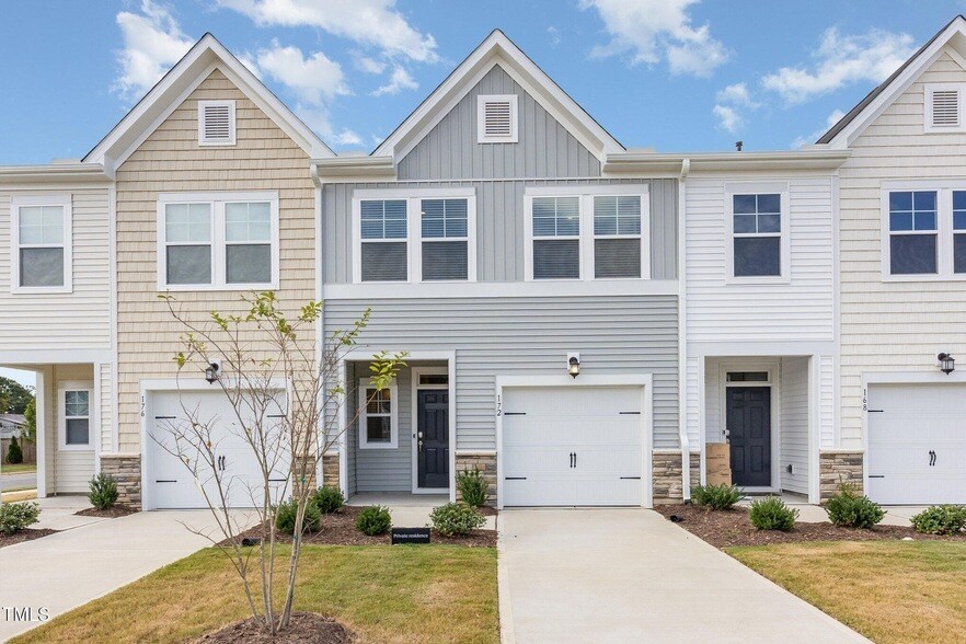 172 Paramount Dr in Smithfield, NC - Building Photo