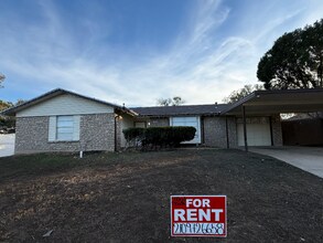 5522 Crystal Valley St in San Antonio, TX - Foto de edificio - Building Photo