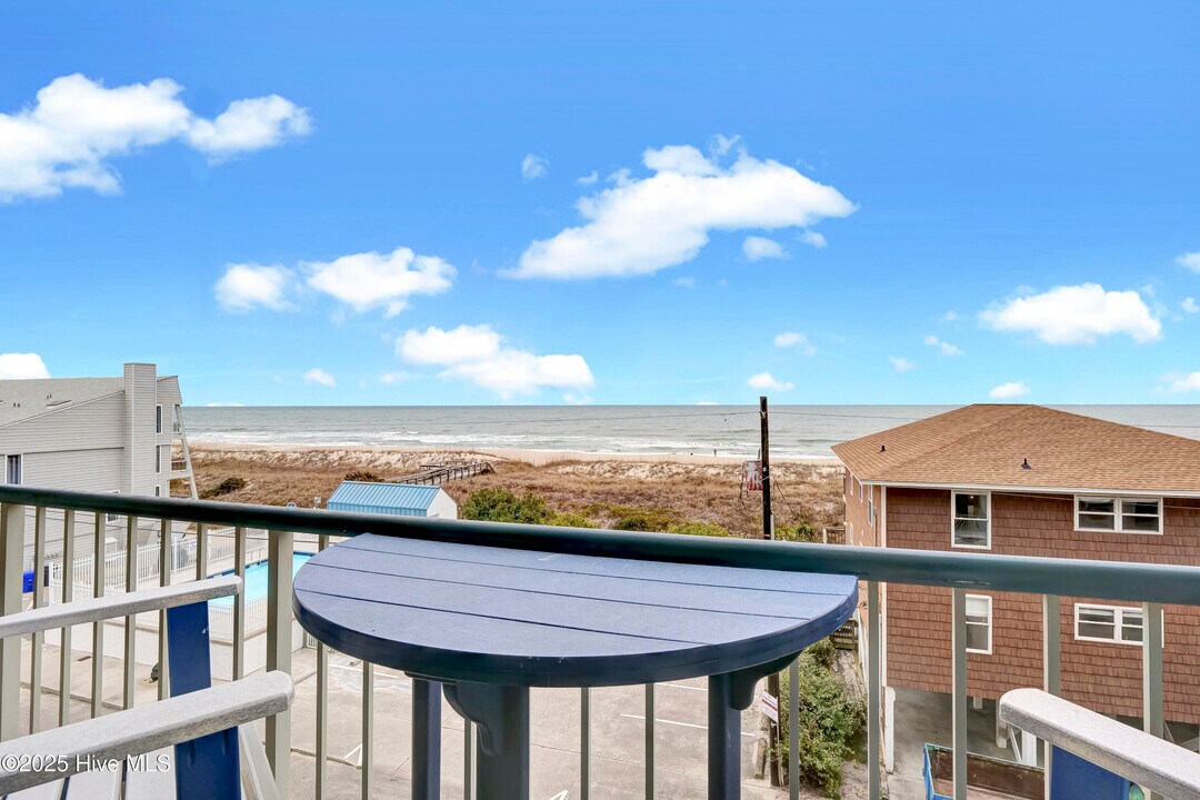 901 N Lake Park Blvd in Carolina Beach, NC - Building Photo