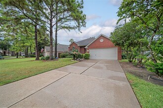 18502 Eden Trails Ln in Houston, TX - Foto de edificio - Building Photo