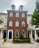 334 Fountain Way in Hampton, VA - Building Photo