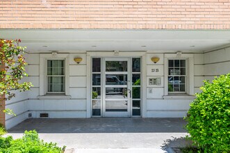 2325 30th Dr in Astoria, NY - Foto de edificio - Building Photo