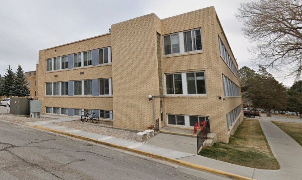 548 15th St in Rawlins, WY - Building Photo