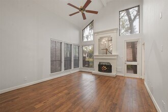 12859 Kingsbridge Ln in Houston, TX - Building Photo - Building Photo