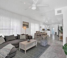 2501 NE 181st St in Miami, FL - Building Photo