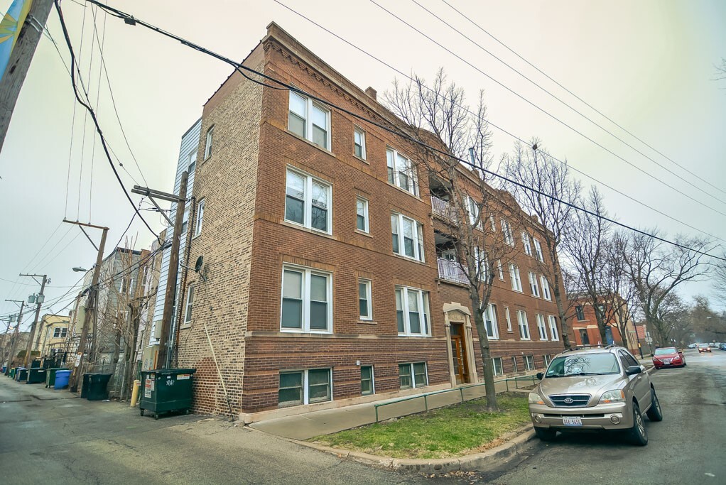 852 N Leavitt St in Chicago, IL - Foto de edificio