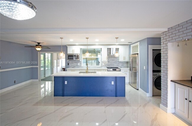 6802 NW 78th St in Tamarac, FL - Building Photo - Building Photo