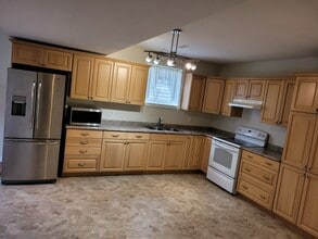 12A Meredith Dr in St Catharines, ON - Building Photo - Building Photo