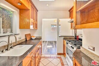 655 Brooks Ave in Los Angeles, CA - Building Photo - Building Photo