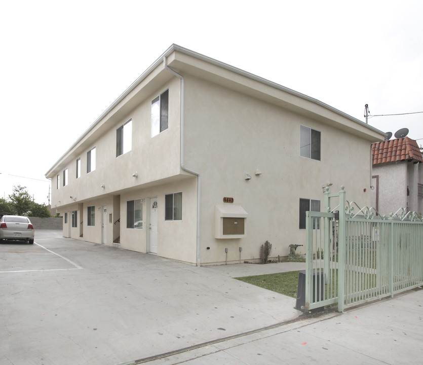 6842 Morella Ave in North Hollywood, CA - Building Photo