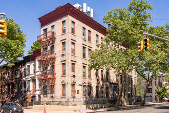 112 Howard Ave in Brooklyn, NY - Building Photo - Building Photo