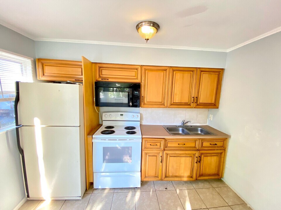 3804 Miller Ave-Unit -C in West Palm Beach, FL - Building Photo