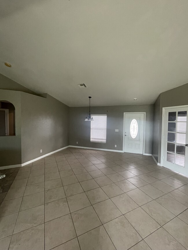 1322 NE 2nd Pl in Cape Coral, FL - Building Photo - Building Photo