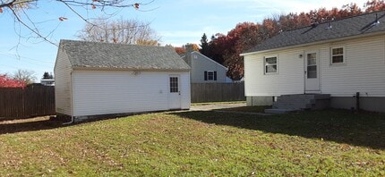 22 Hanifin Ave in Colonie, NY - Foto de edificio - Building Photo