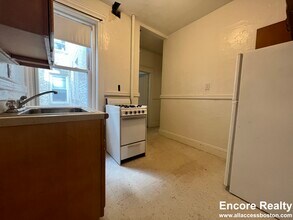 15 Egremont Rd, Unit 1 in Boston, MA - Building Photo - Building Photo