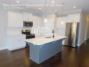 6826 Magnolia Pk Ct in Clemmons, NC - Building Photo - Building Photo
