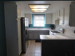 18211 Flynn Dr in Santa Clarita, CA - Building Photo - Building Photo