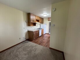 6574 Lake Rd, Unit Studio Apartment in Appleton, NY - Building Photo