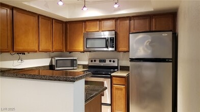 8455 W Sahara Ave in Las Vegas, NV - Building Photo - Building Photo