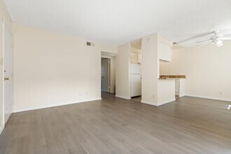 Villa Riviera Apartments in Sacramento, CA - Building Photo - Interior Photo