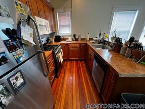 358 Broadway, Unit 2 in Somerville, MA - Foto de edificio - Building Photo