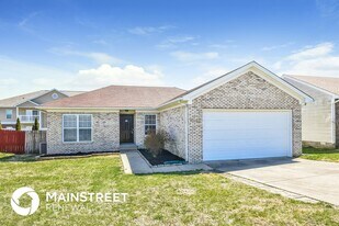 10111 Greenfield Woods Cir in Louisville, KY - Building Photo