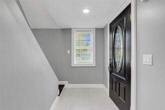 7 Ash Pl in Huntington, NY - Building Photo - Building Photo