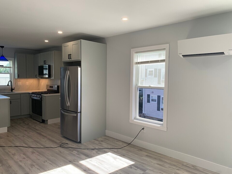 172 Nashua St in Fall River, MA - Building Photo