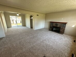 1069 Evergreen Ave NE in Salem, OR - Building Photo - Building Photo