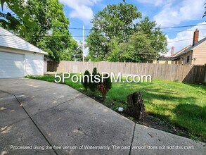 21411 Raymond St in Maple Heights, OH - Building Photo - Building Photo