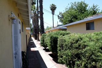 1417 S Greenwood Ave in Montebello, CA - Foto de edificio - Building Photo
