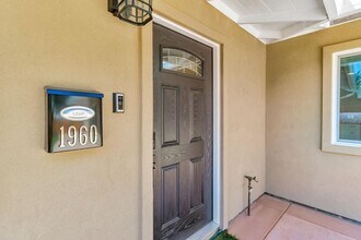 1958 Woodside Rd in Redwood City, CA - Building Photo - Building Photo