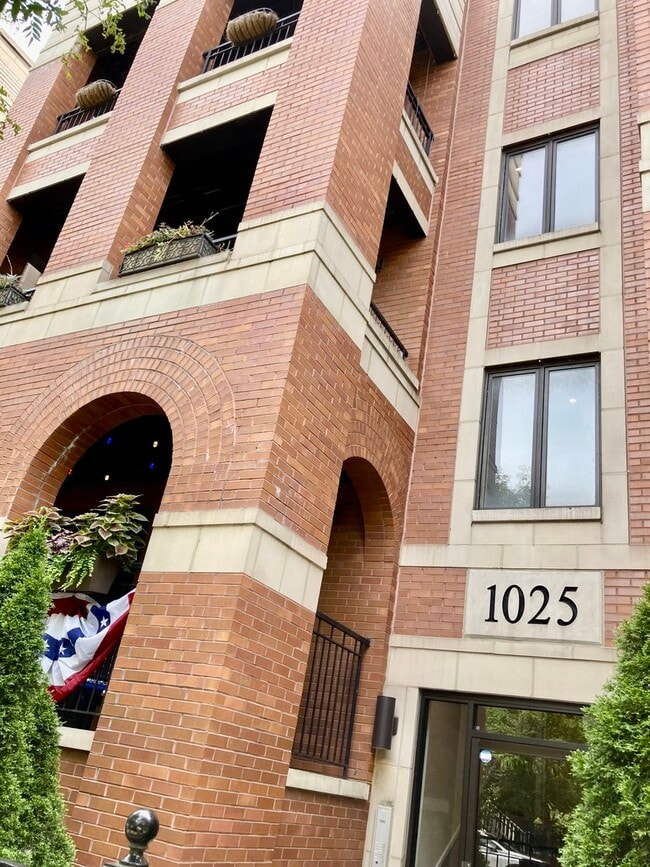 property at 1025 W Monroe St