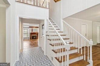 355 Westerhall Ct in Sandy Springs, GA - Building Photo - Building Photo