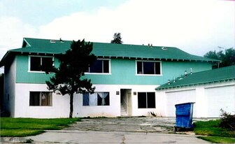 251 Berkeley Ct in Colton, CA - Building Photo